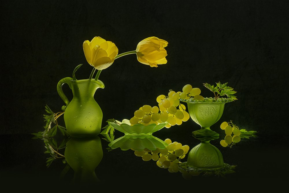 Tulipas amarelas e uvas verdes de Lydia Jacobs