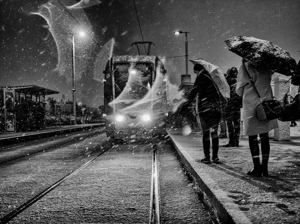 Elétrico na Neve de Maciej Przeklasa