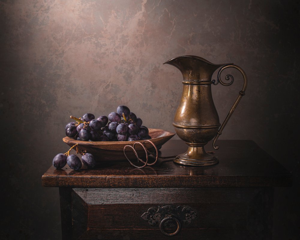 Uvas clássicas e jarro de Margareth Perfoncio