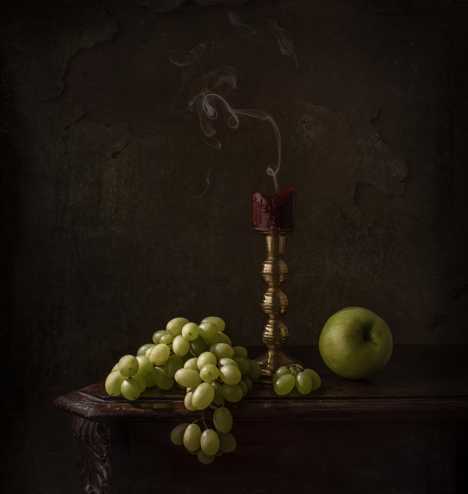 Uvas Melancólicas e Vela de Margareth Perfoncio