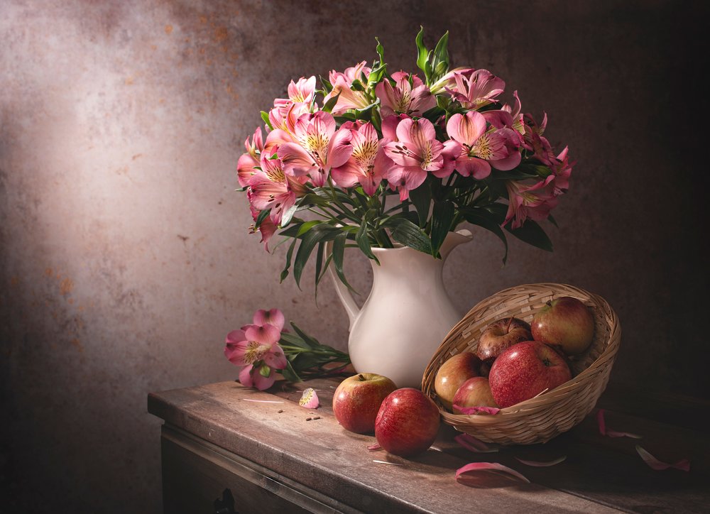 Flores cor-de-rosa e maçãs de Margareth Perfoncio