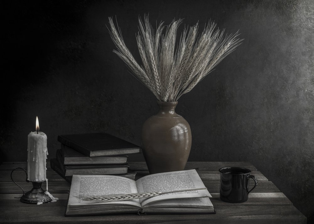 Leitura tranquila à luz das velas de Margareth Perfoncio