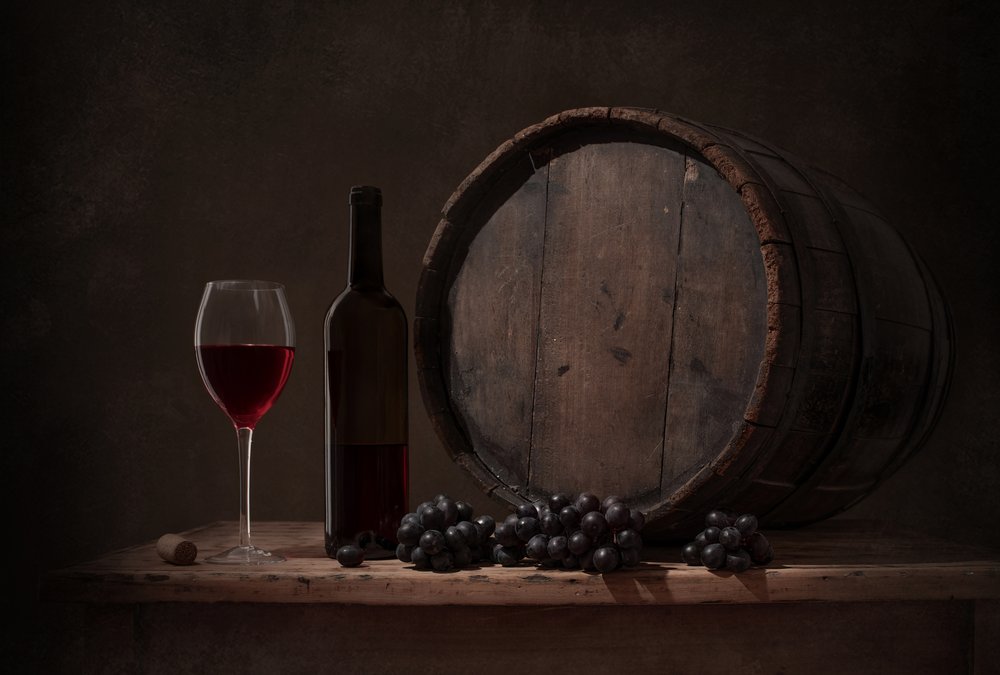 Natureza morta rústica com vinho de Margareth Perfoncio