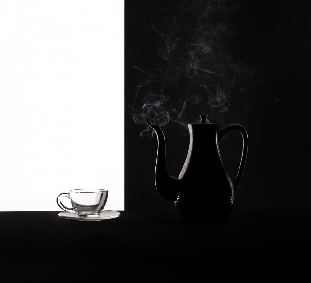 Contraste do café a vapor de Margareth Perfoncio