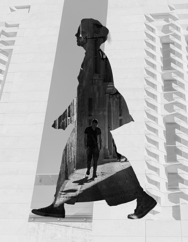 Silhueta de um homem a caminhar de Martin Agius