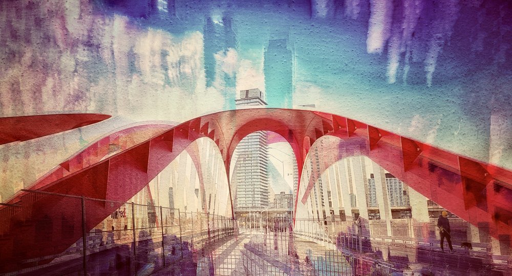 Reflexos vibrantes na ponte da cidade de Molly Fu APA