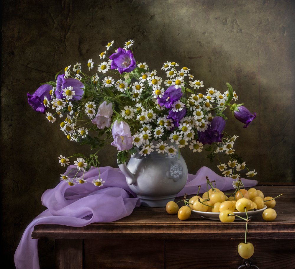 Margaridas e cerejas amarelas de Olga Aleksandrovna
