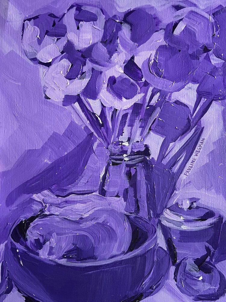 Natureza morta floral roxa de Pauline Wegman | Key and Sea Creative