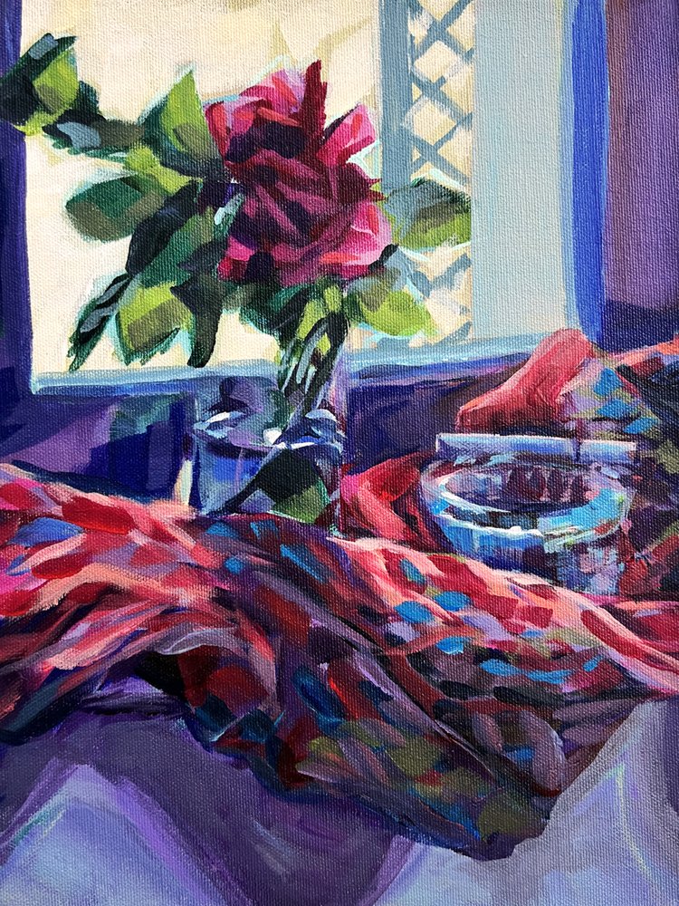 Natureza morta com janela e rosas vibrantes de Pauline Wegman | Key and Sea Creative
