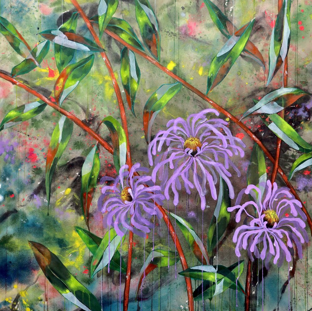 Flores roxas vibrantes no jardim de Poonam Choudhary