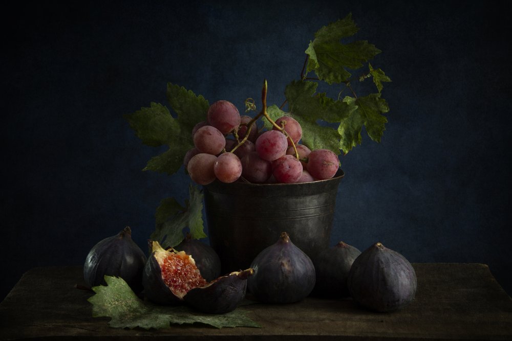 Natureza morta com uvas e figos de Ramiz Sahin