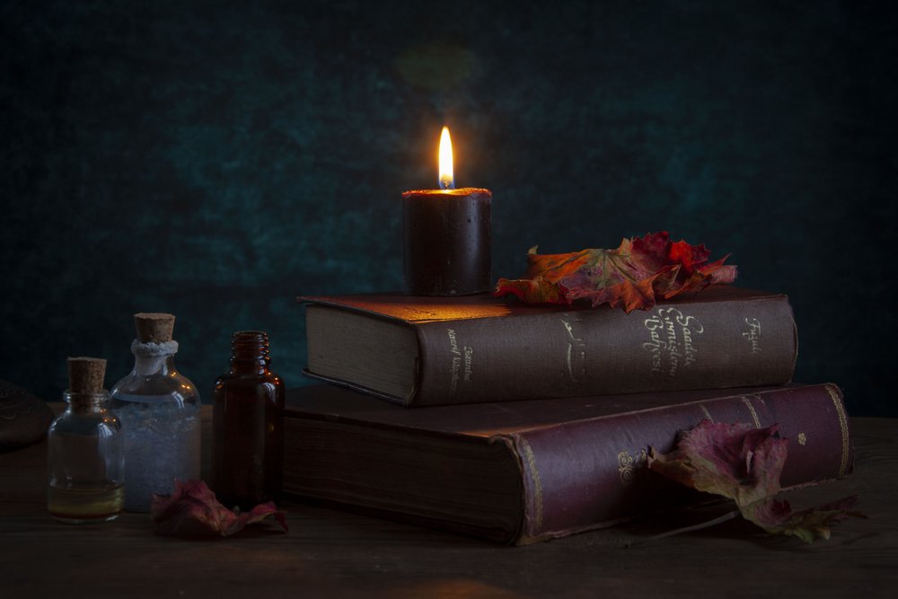 Livros Místicos à Luz das Velas de Ramiz Sahin