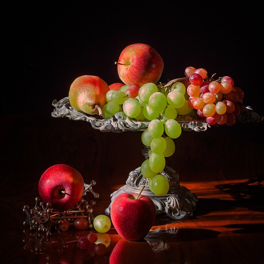 Natureza morta clássica com frutas de Rucsandra Silvia Calin