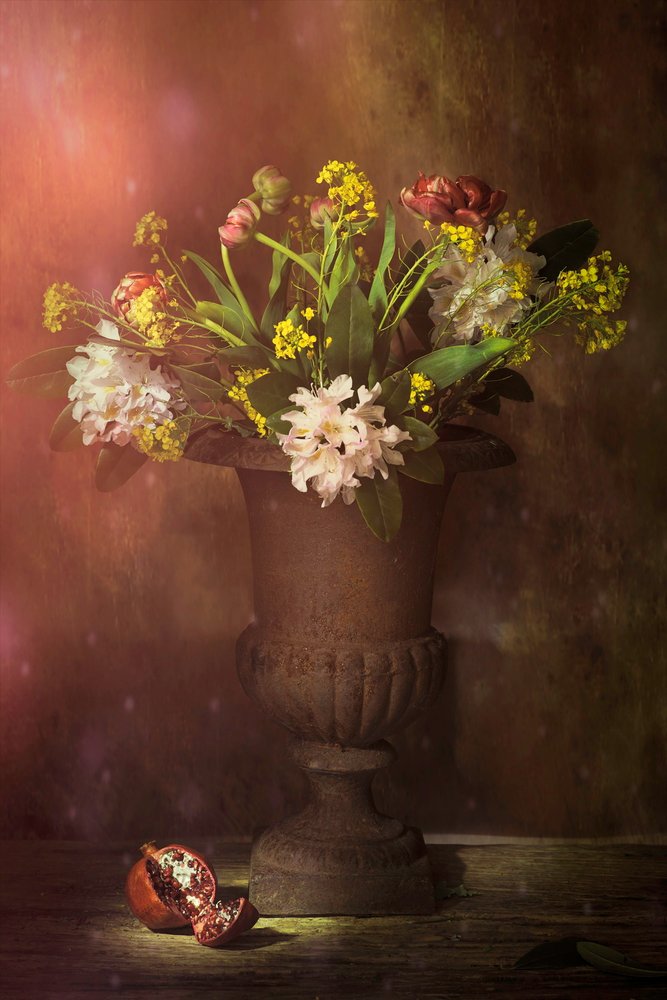 Natureza morta floral melancólica de Saskia Dingemans