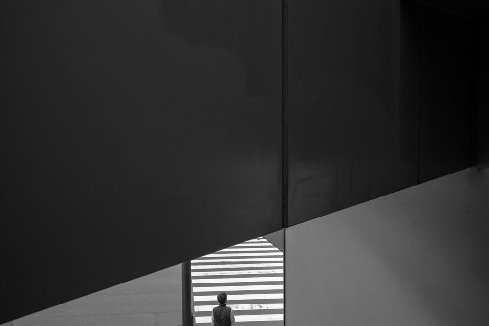 Figura solitária - Geometria urbana de Satoshi Hata