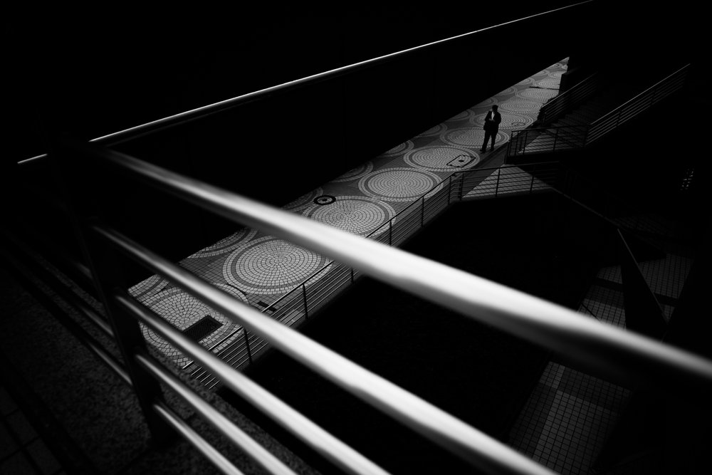 Passeio Urbano do Homem Solitário de Satoshi Hata