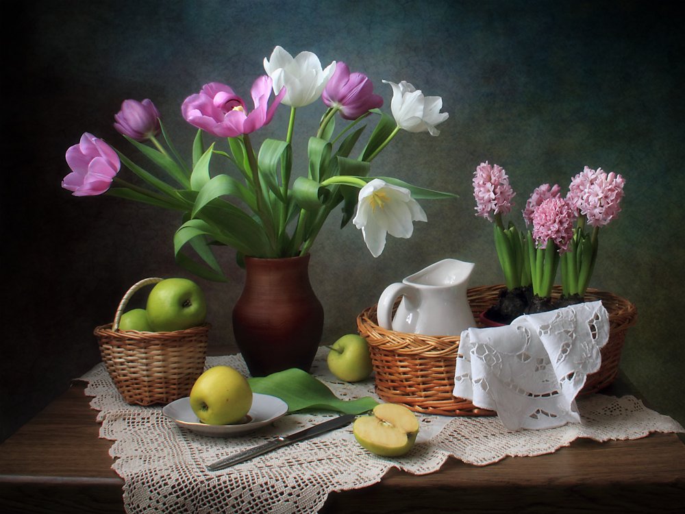 Flores da Primavera e Maçãs de Tatyana Skorokhod