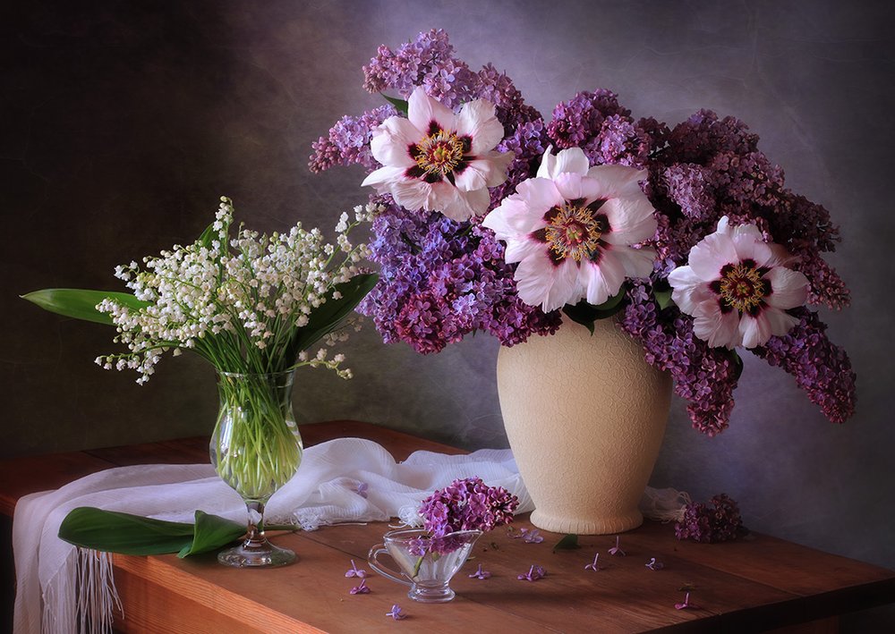 Lilases e peónias da primavera de Tatyana Skorokhod