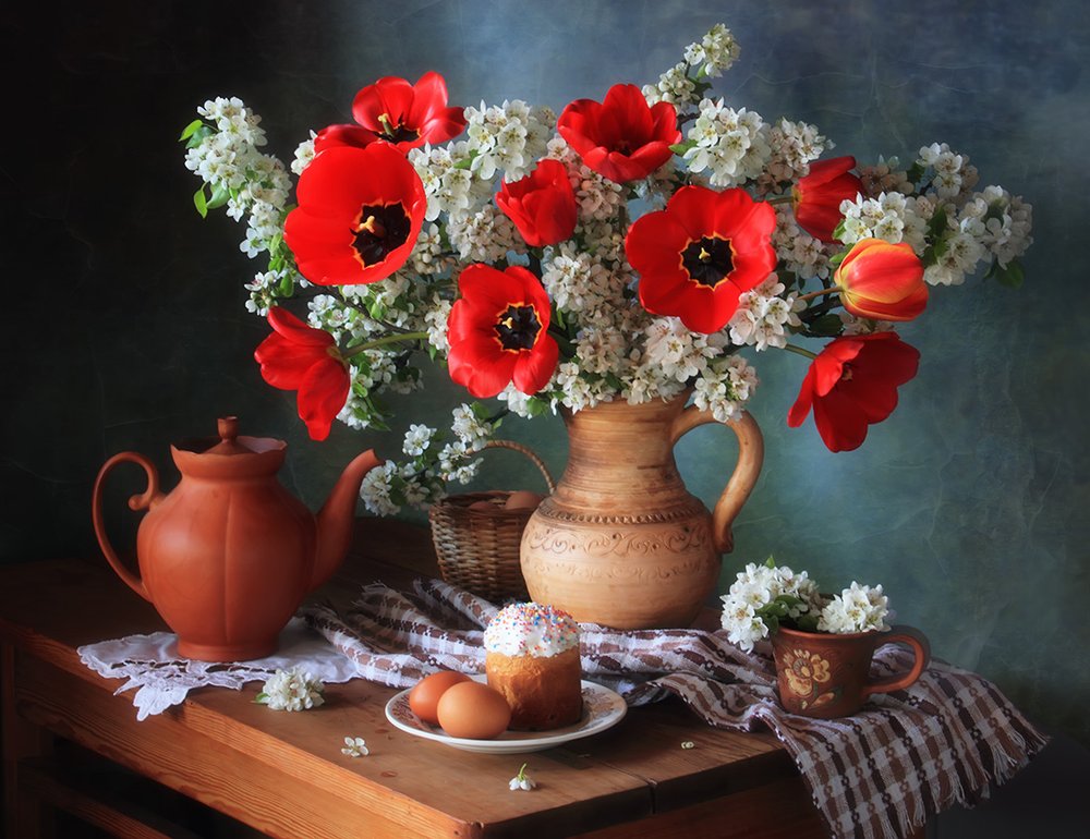 Mesa de Páscoa com papoilas da primavera de Tatyana Skorokhod