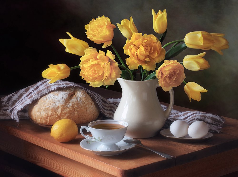 Mesa de pequeno-almoço «Tulipas Amarelas» de Tatyana Skorokhod