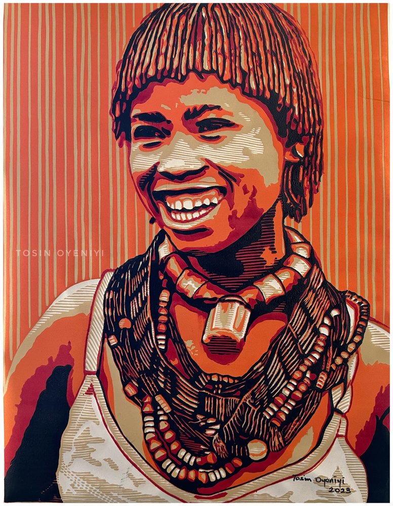Mulher radiante e sorridente de Tosin Oyeniyi