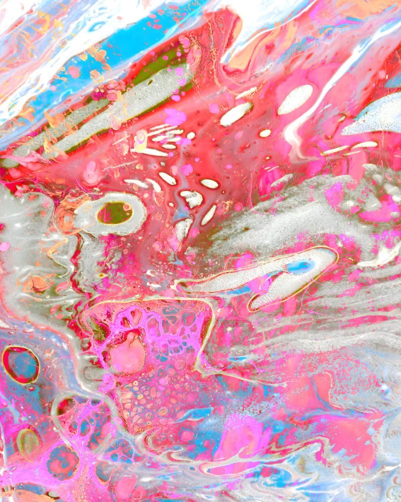 Redemoinhos vibrantes em rosa fluido de Uma Gokhale