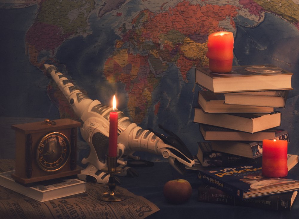 Um escritório acolhedor à luz de velas de UstinaGreen