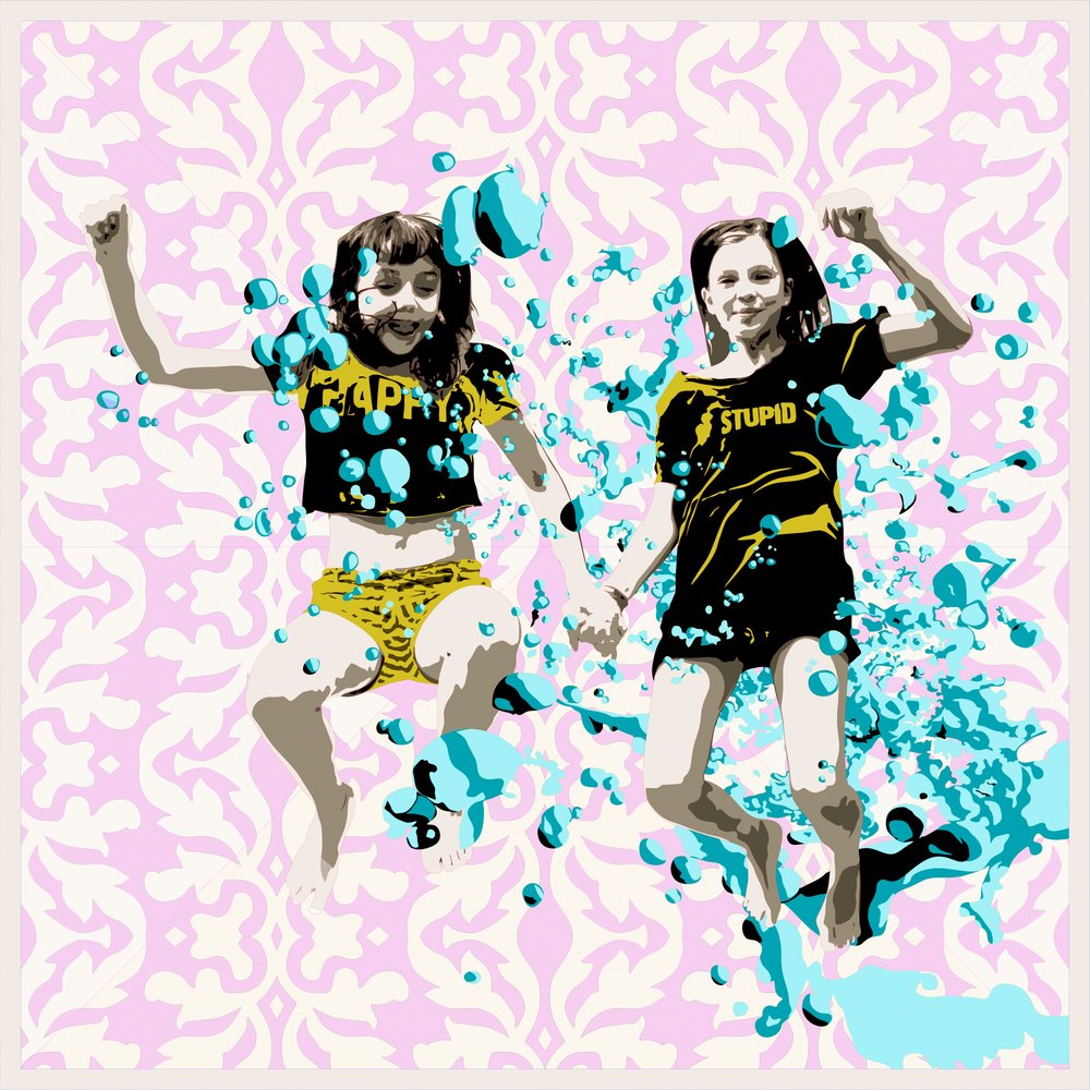 Meninas felizes a brincar na água de andrea de ranieri