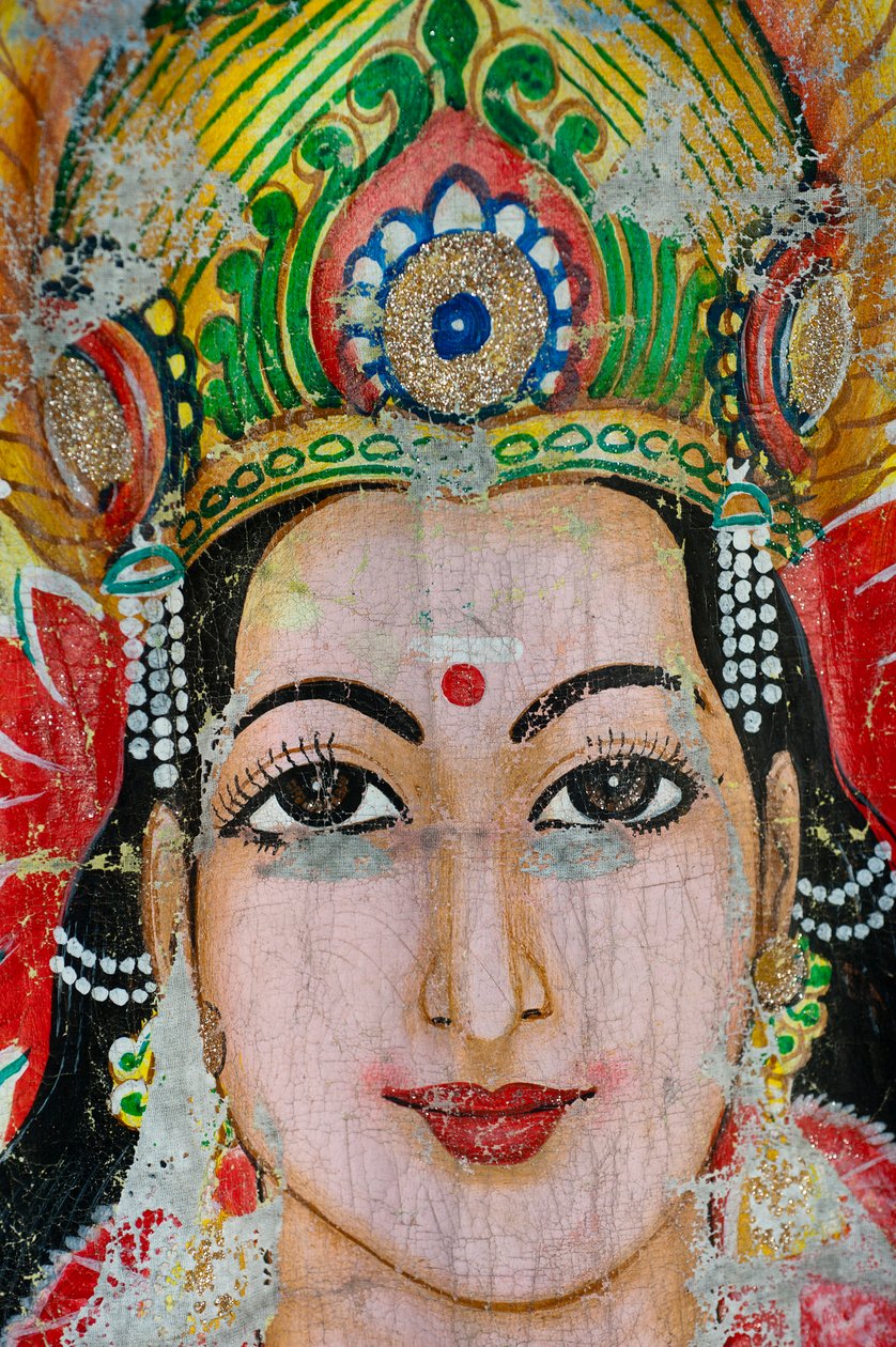 Uma pintura de uma deusa hindu, na parede de um templo, na vila de Tirukovil, na costa leste, Sri Lanka. 29 de maio de 2010. de Unknown