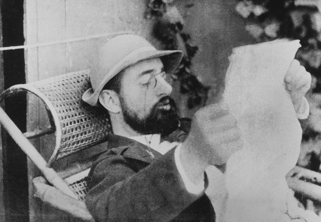 Pintor francês Henri De Toulouse-Lautrec (1864-1901) Leitura de papel, foto por Alfred Natanson C. 1895 de Unknown