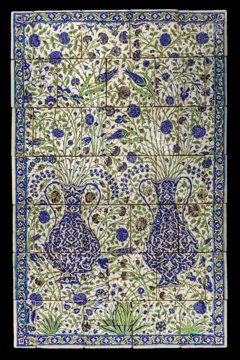 Painel tem composição floral. Síria, Damasco, 1550-1650. Cerâmica, decoração pintada sob esmalte. Museu do Louvre de Unknown