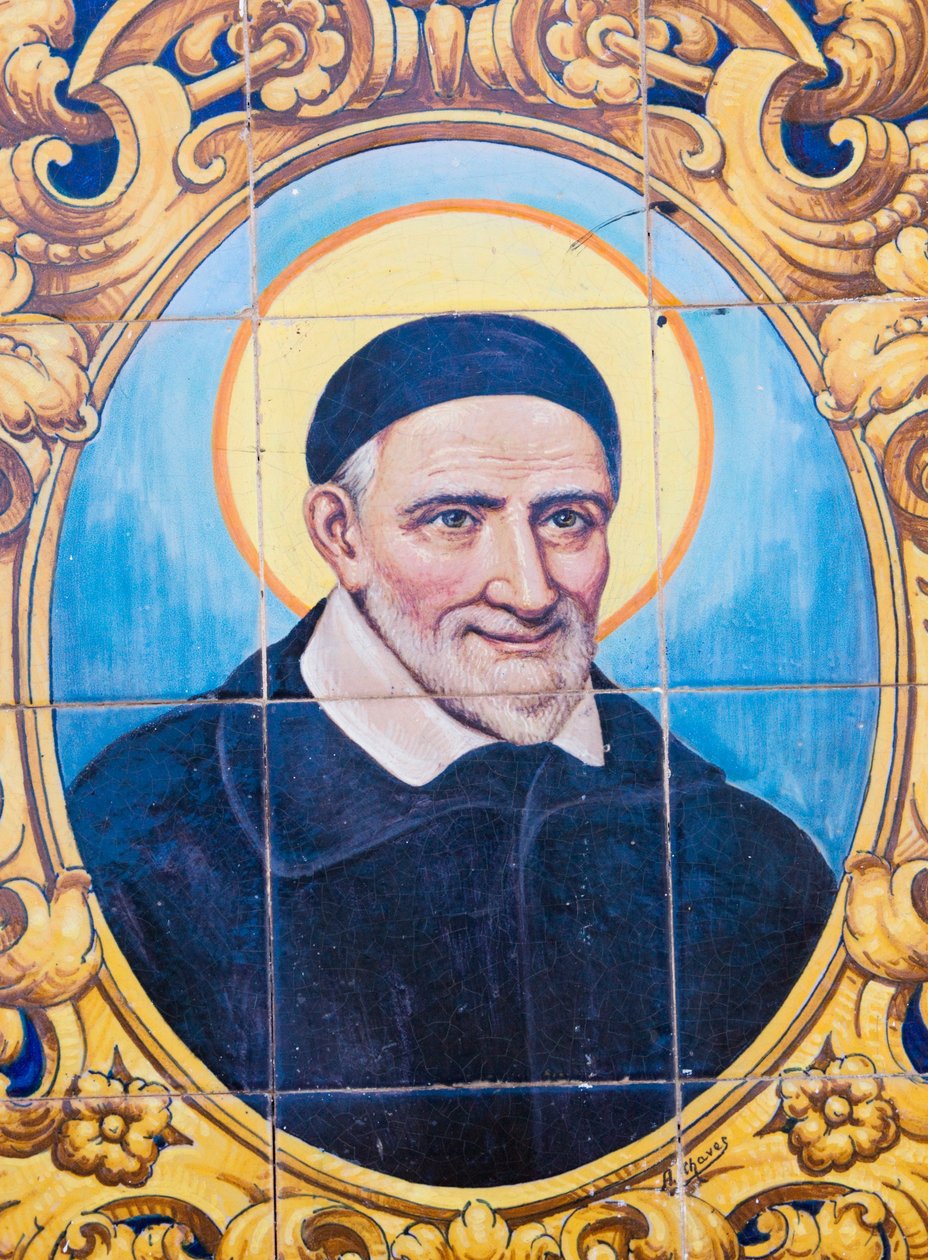 São Vicente de Paulo 1581-1660. Sacerdote católico francês e santo. Telha cerâmica para a rua nomeada após de Paul, Córdova, província de Córdova, Espanha. de Unknown