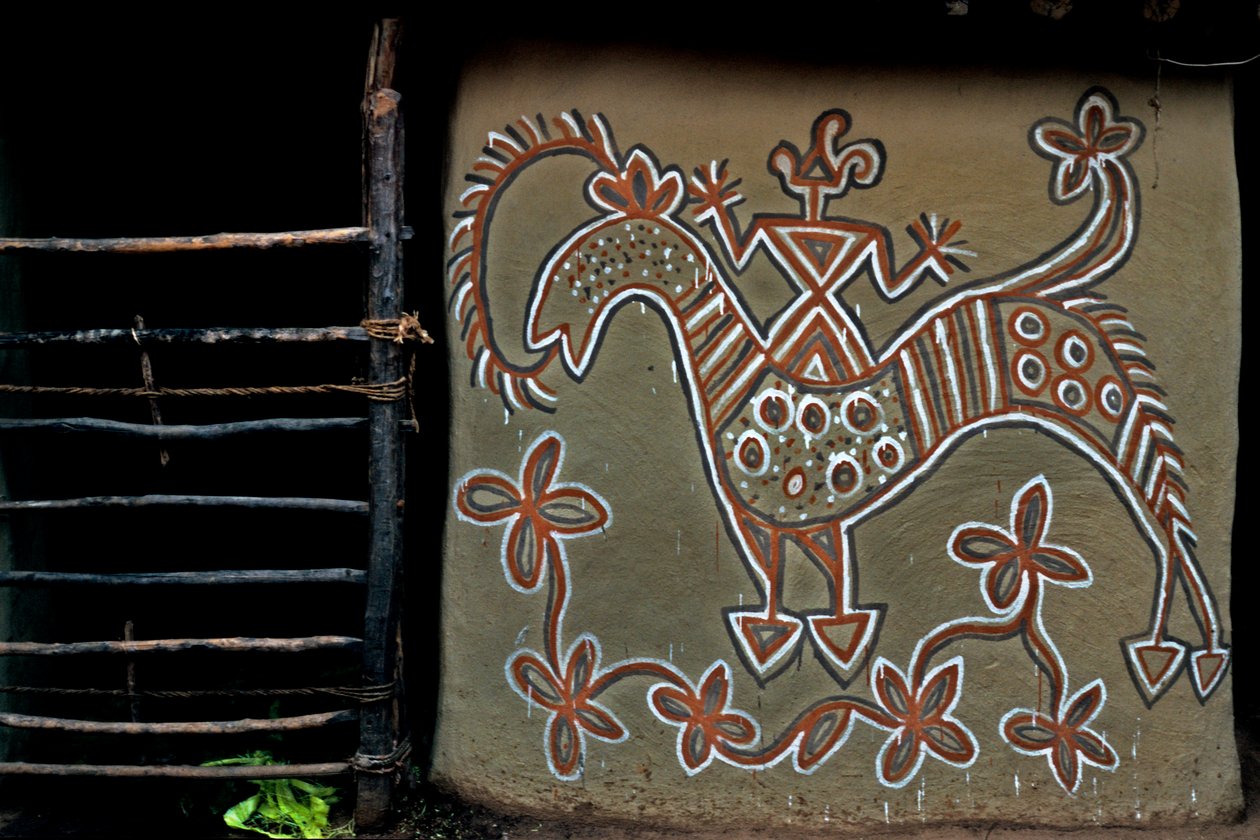 Arte tribal da parede na vila montanhosa de Hazaribagh em Jharkhand, Índia. de Unknown