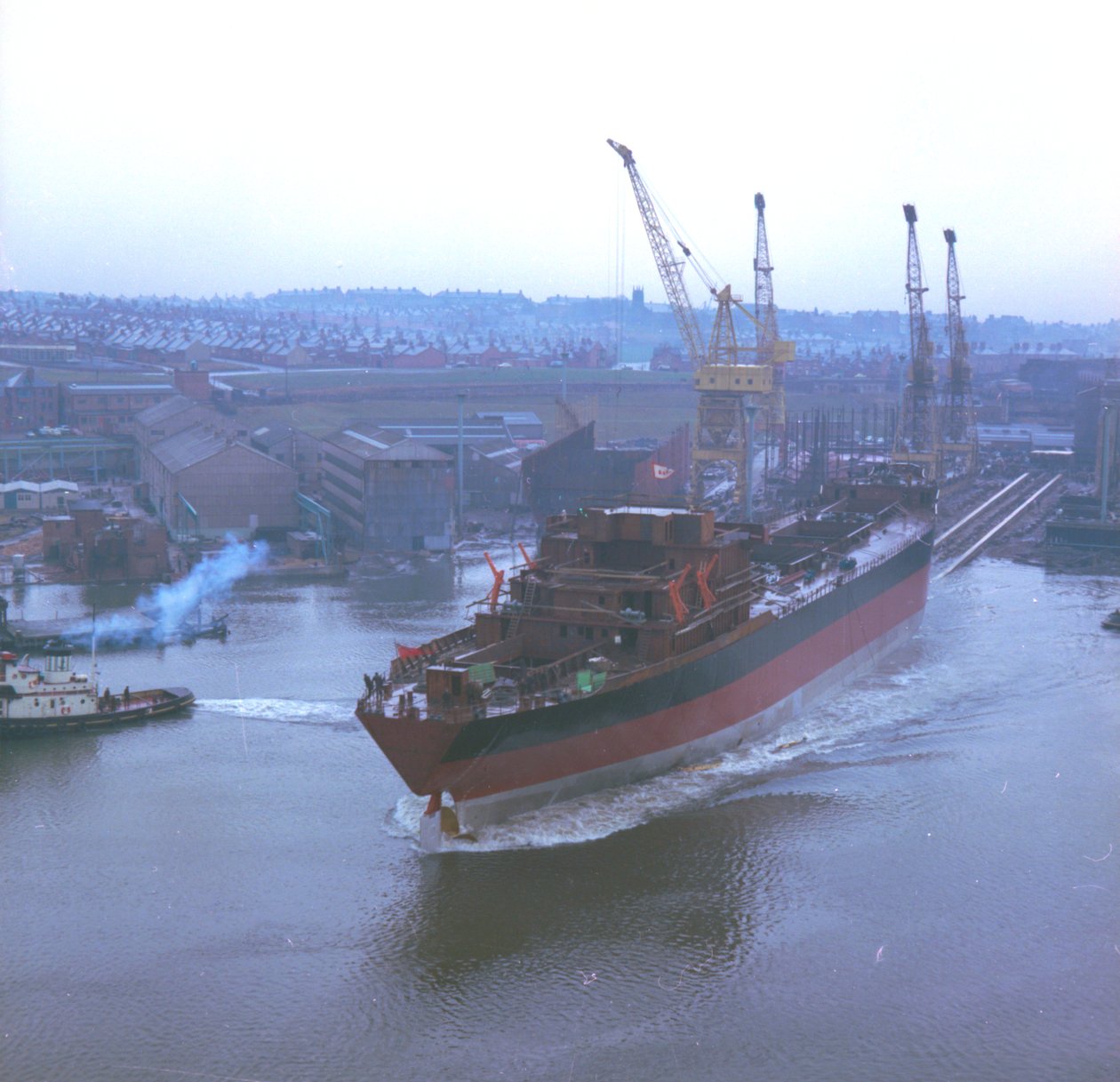 Vista de Nicola, o primeiro SD14, como ela é lançada no estaleiro de Southwick, Sunderland, 29 de dezembro de 1967 (foto colorida) de Unbekannt Unbekannt