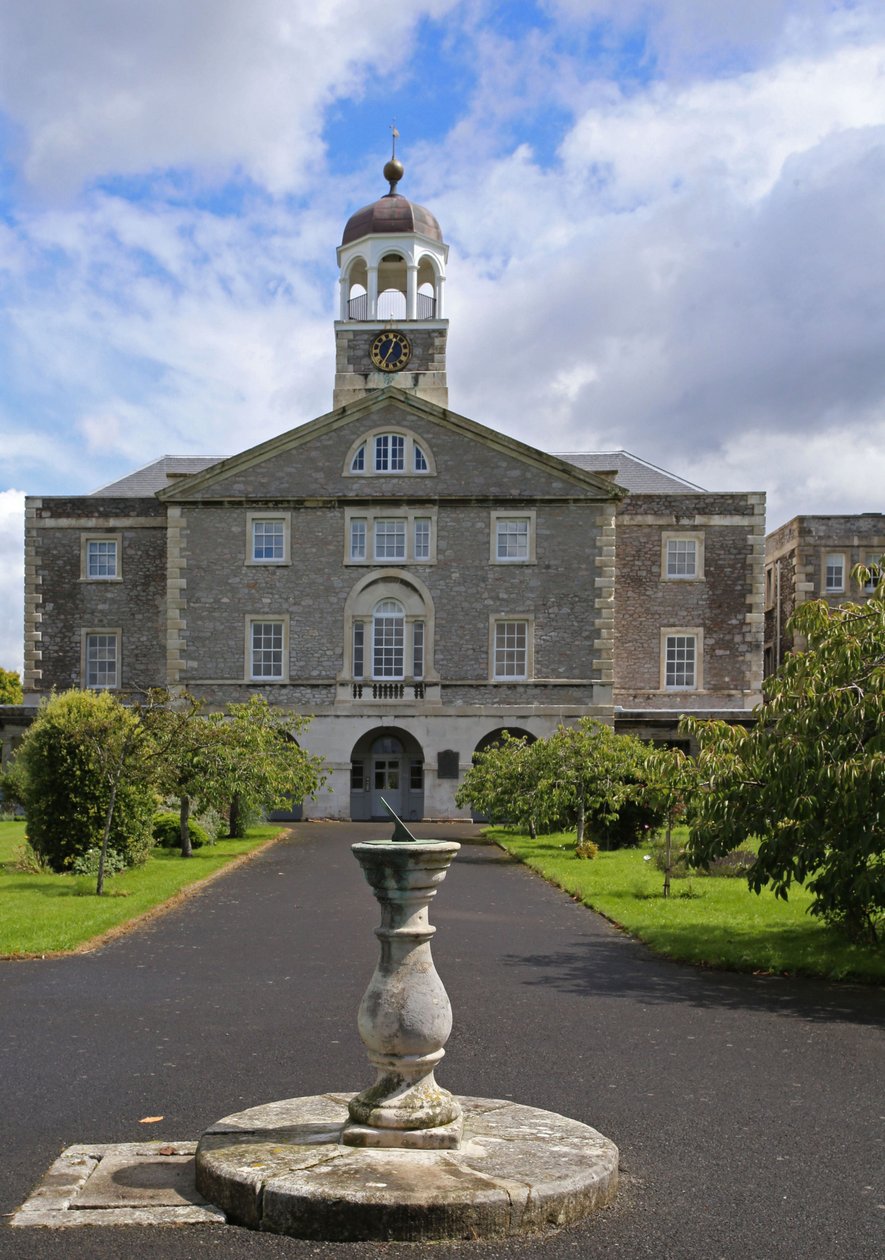 Vista do bloco de Trafalgar, com relógio de sol, do antigo Royal Naval Hospital, em Plymouth de Unbekannt Unbekannt