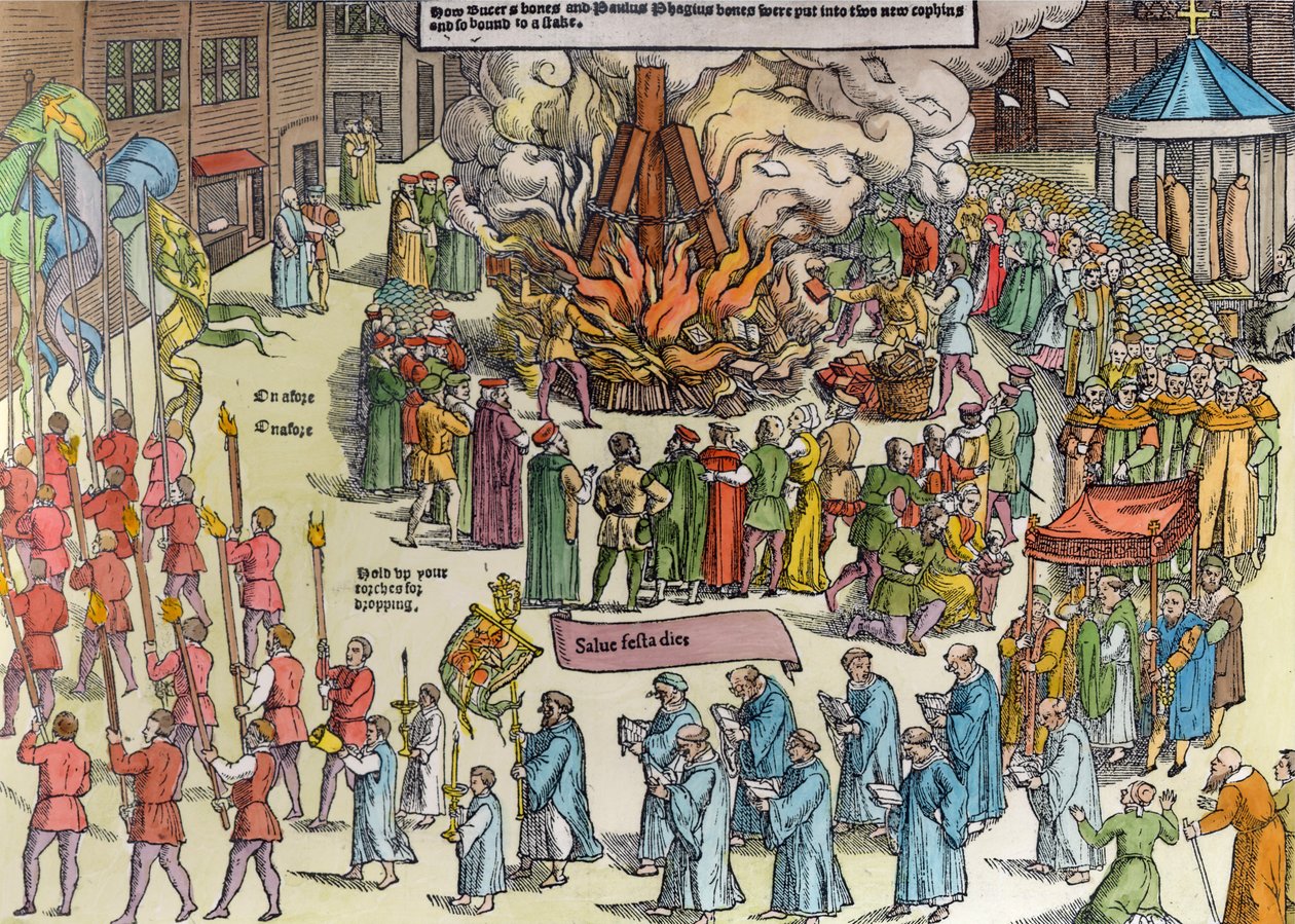 A queima dos restos mortais de Martin Bucer (1491-1551) e Paul Fagius (1504-49), em Market Hill, em Cambridge, em 1557, de "Atos e Monumentos", de John Foxe (1516-87) 1563 (coloração posterior). de English School