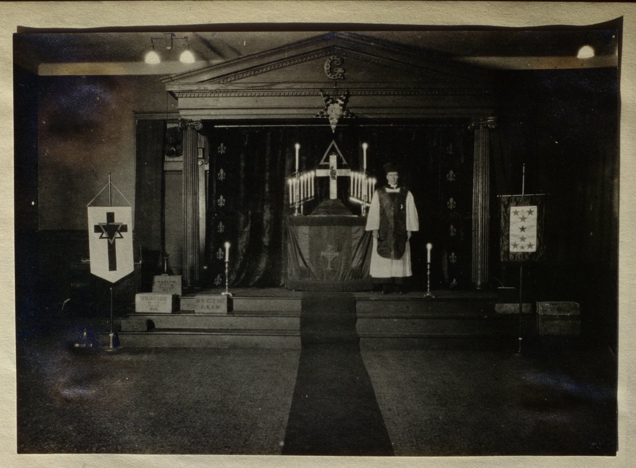 Interior do Templo de Nova York da Societas Rosicruciana na América, c.1913 de American Photographer