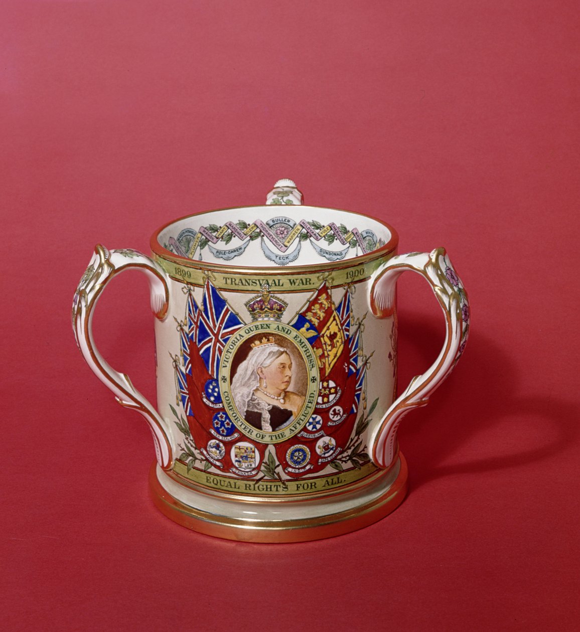 Spode copo de três cabos comemorando a Guerra do Transvaal, 1899-1900 (cerâmica) de English School