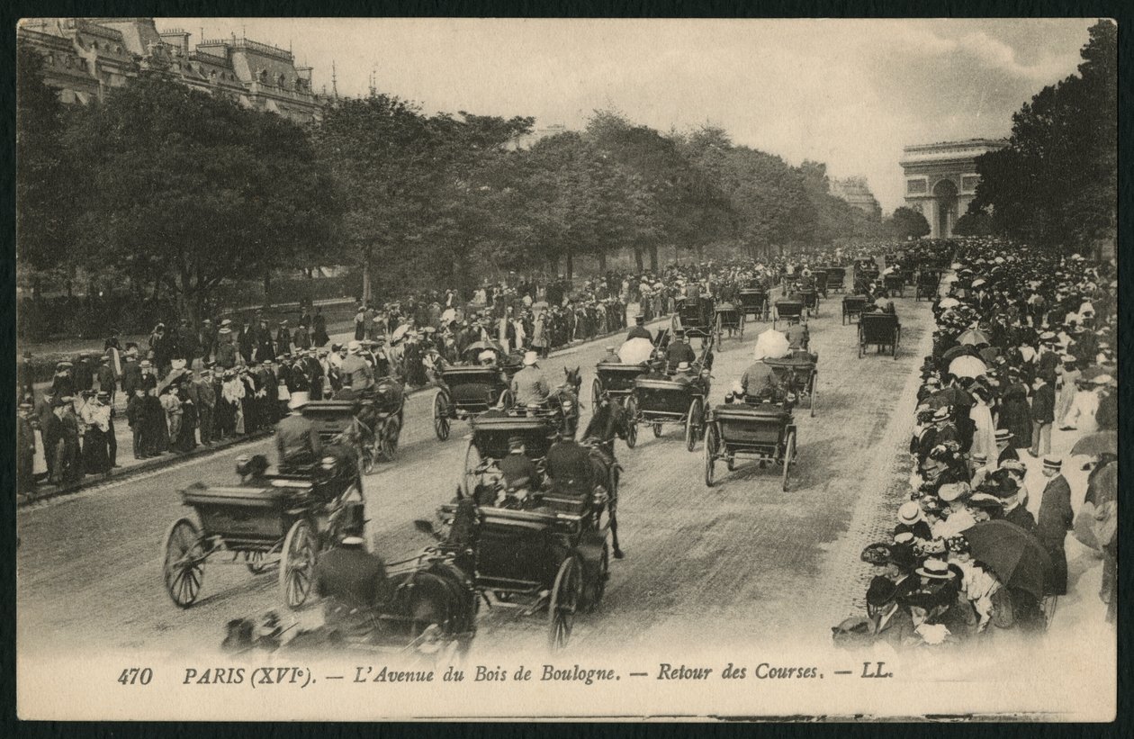 Postal representando o retorno das raças, Avenida Bois de Boulogne, Paris, c.1900 (photolitho) de French Photographer