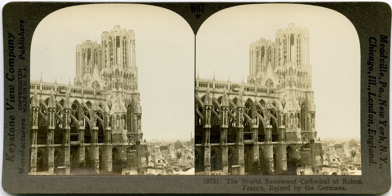 A mundialmente famosa Catedral de Reims, França, arruinada pelos alemães de Keystone View Company
