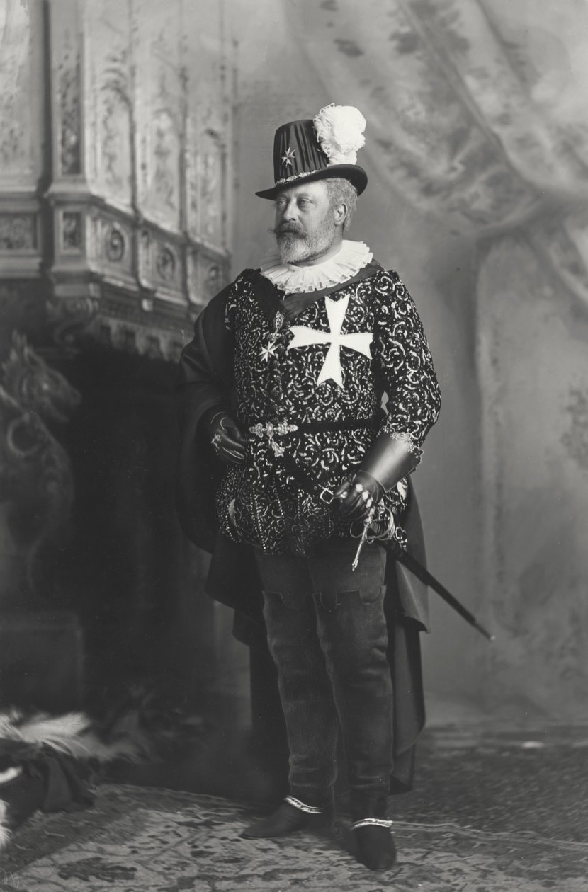 O Príncipe de Gales, na fantasia de Grão-Mestre dos Cavaleiros Hospitalários de Malta, no Devonshire House Ball, em 3 de julho de 1897, em Devonshire House, Piccadilly, Londres de Lafayette Studio