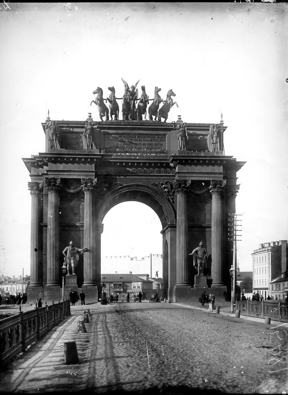 O Portão de Narva, São Petersburgo, 1910 de Russian Photographer