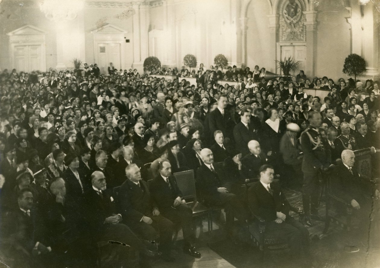 Um plenário de Związek Pracy Obywatelskiej Kobiet, uma organização polonesa de mulheres, em Varsóvia, 1933. Sittin na extrema direita Presidente da República, Ignacy Mościcki de Unknown