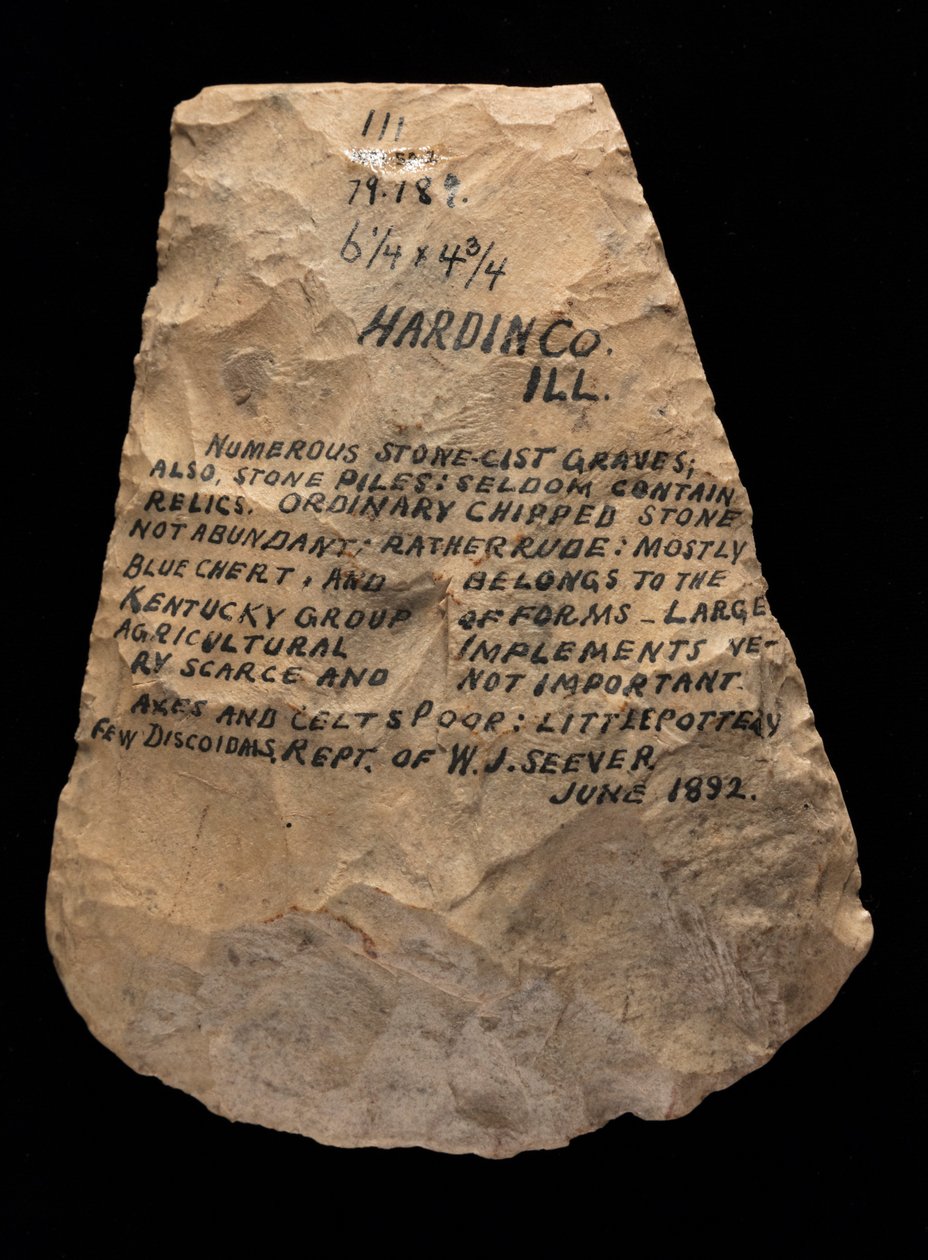 Lâmina de enxada queimada de Mississippian feita de Mill Creek chert. Este artefato foi coletado no Condado de Hardin, Illinois de Unknown