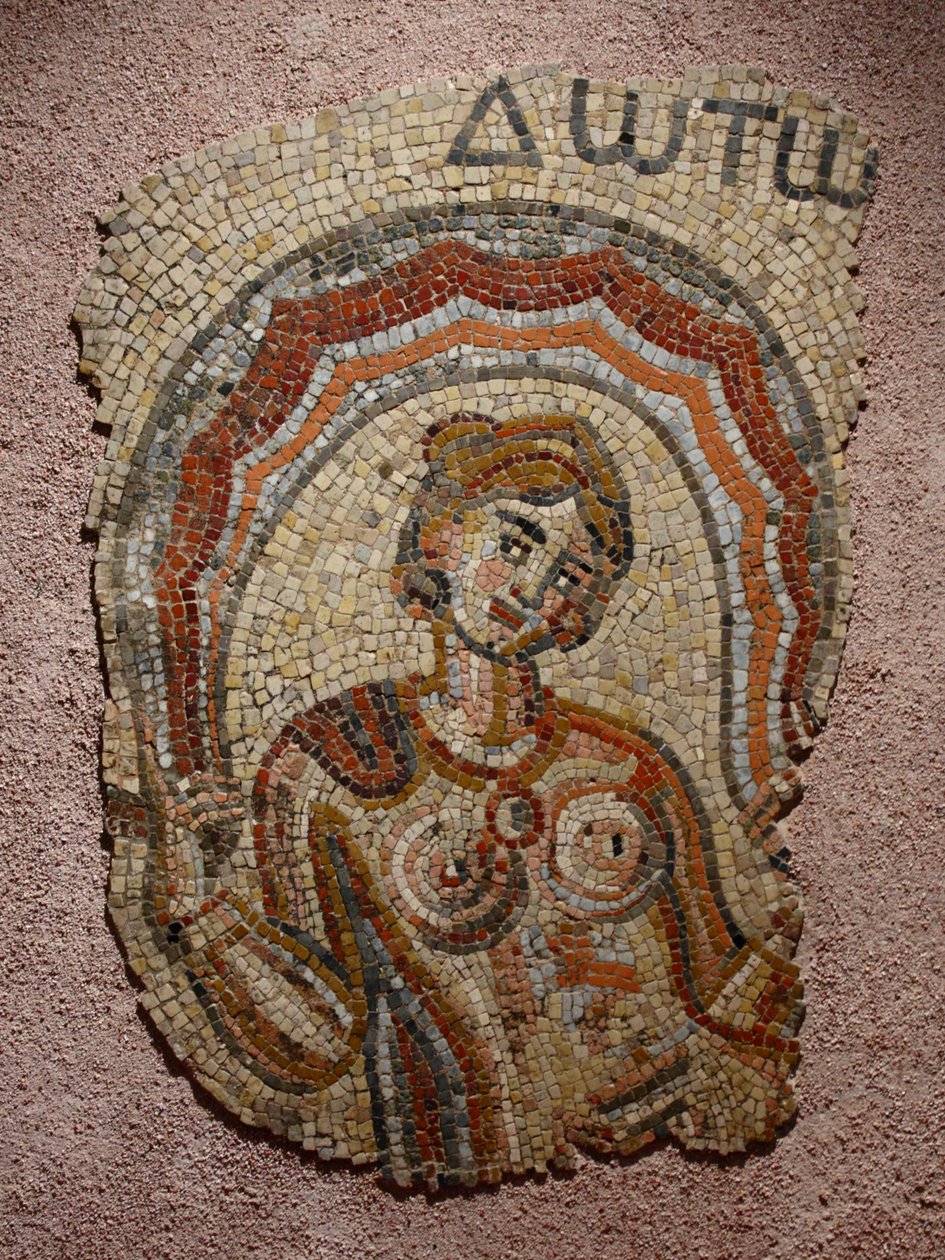 Ninfa Ino (ou Dotô, colocada durante uma restauração) de Unknown