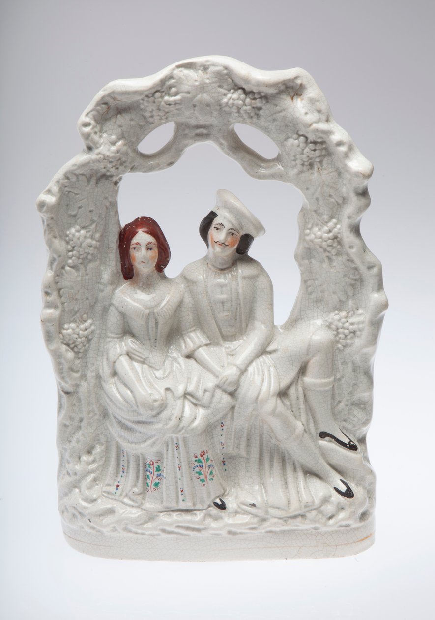 Figurine cerâmico de Staffordshire de um par assentado de mãos dadas. Possivelmente uma cena de casamento de Unknown