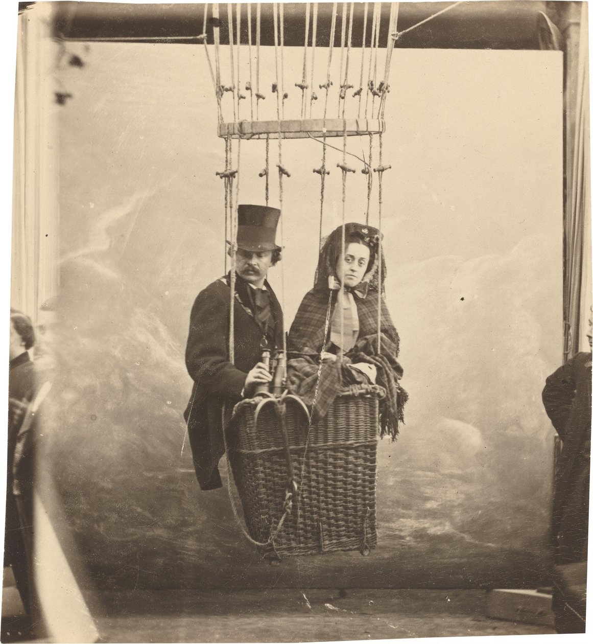 Autorretrato com a mulher Ernestine numa gôndola de balão,c. 1865, impresso c. 1890 (foto) de (1820 1910) Nadar