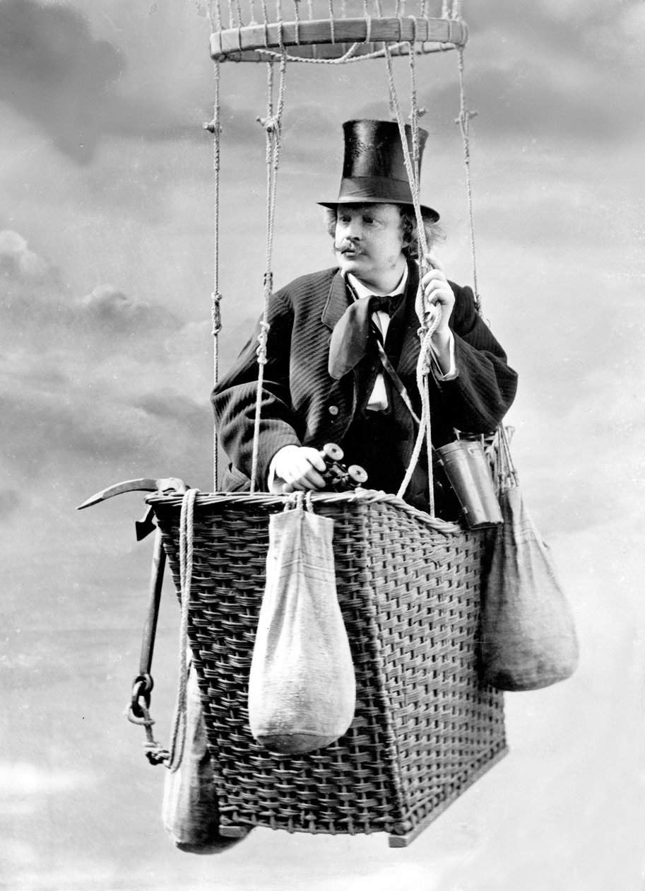 O fotógrafo francês Gaspard Felix Tournachon dit Felix Nadar (1820-1910) aqui é um auto-retrato em estúdio numa gôndola de um balão de ar quente de (1820 1910) Nadar