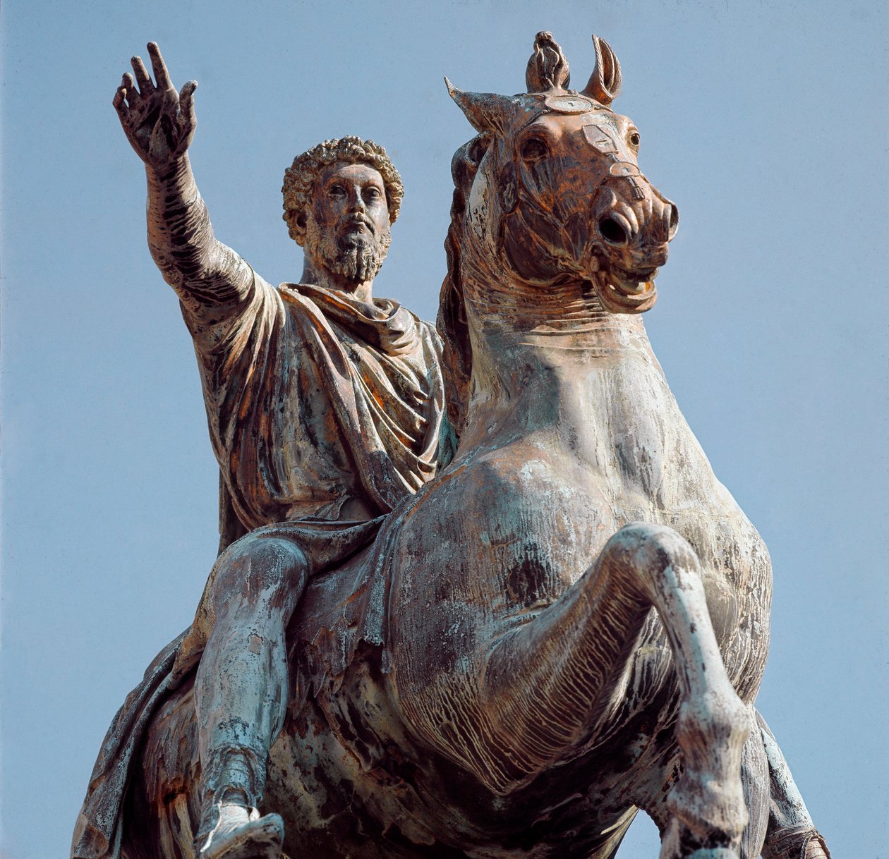 Estátua equestre do Imperador Romano Marc Aurele (César Marcus Aurelius Antoninus Augustus) (121-180). Escultura de bronze. Cópia após o original guardado no Museu do Capitólio, Roma. Praça do Capitólio (Campidoglio) Roma de (after) Roman
