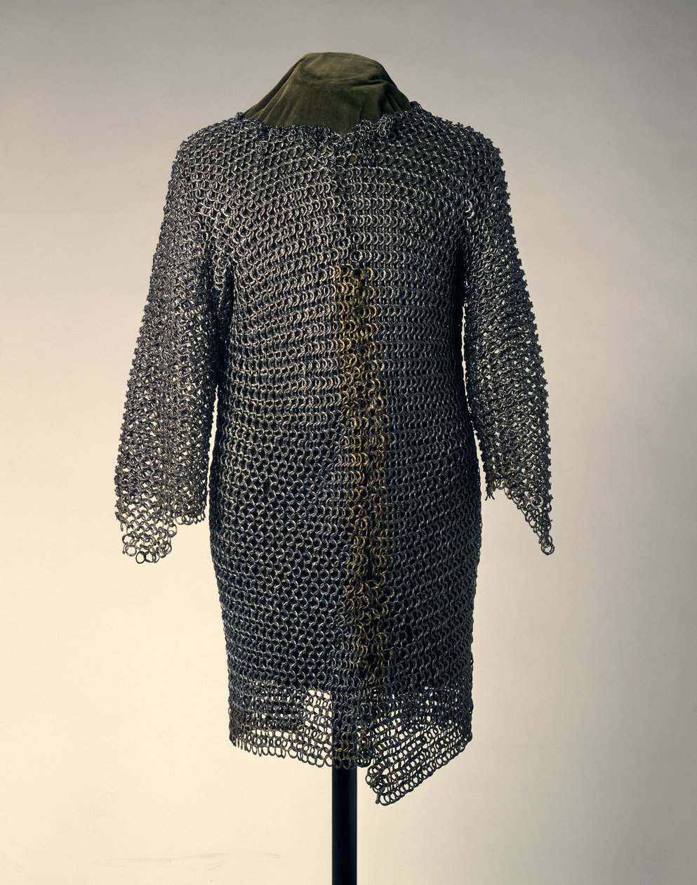 Mail Coat, c.1550-1650 (liga de aço e latão) de (attr.to) Ottoman School